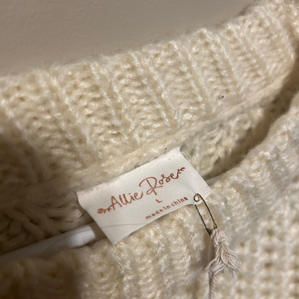 Elegant Cream Knit Sweater - Picture 2 of 4